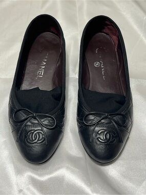 CHANEL Black Quilted Leather CC Logo Ballet Flats
